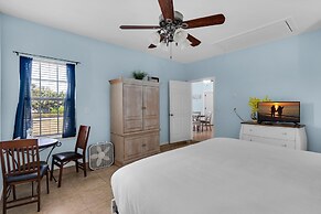 Suzwinks Beach House