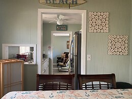 4 room-1 bath house - fully furnished - fenced backyard - patio BBQ Fi