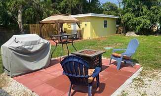 4 room-1 bath house - fully furnished - fenced backyard - patio BBQ Fi