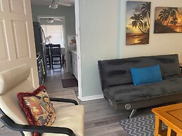 4 room-1 bath house - fully furnished - fenced backyard - patio BBQ Fi