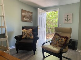 4 room-1 bath house - fully furnished - fenced backyard - patio BBQ Fi