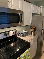 4 room-1 bath house - fully furnished - fenced backyard - patio BBQ Fi