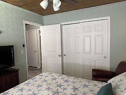 4 room-1 bath house - fully furnished - fenced backyard - patio BBQ Fi