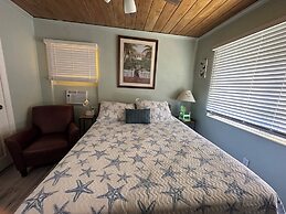 4 room-1 bath house - fully furnished - fenced backyard - patio BBQ Fi