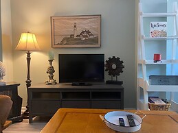 4 room-1 bath house - fully furnished - fenced backyard - patio BBQ Fi