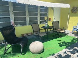 4 room-1 bath house - fully furnished - fenced backyard - patio BBQ Fi