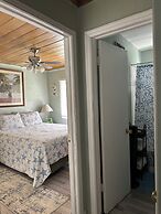 4 room-1 bath house - fully furnished - fenced backyard - patio BBQ Fi