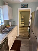 4 room-1 bath house - fully furnished - fenced backyard - patio BBQ Fi