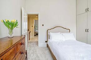 Grand 2 Bedroom Flat, Kensington