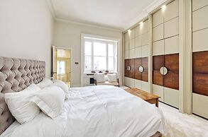 Grand 2 Bedroom Flat, Kensington
