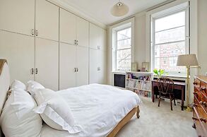 Grand 2 Bedroom Flat, Kensington