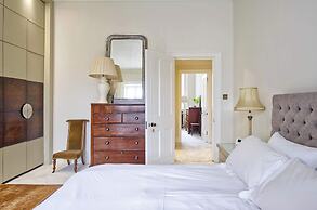Grand 2 Bedroom Flat, Kensington