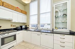 Grand 2 Bedroom Flat, Kensington