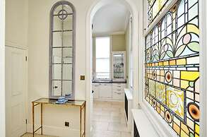 Grand 2 Bedroom Flat, Kensington