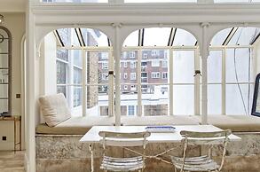 Grand 2 Bedroom Flat, Kensington