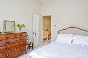 Grand 2 Bedroom Flat, Kensington