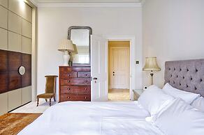 Grand 2 Bedroom Flat, Kensington