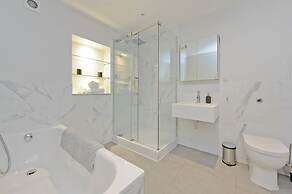 Large 2 Bedroom Kensington Garden Flat