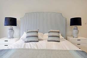 Large 2 Bedroom Kensington Garden Flat