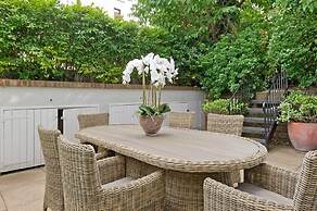 Large 2 Bedroom Kensington Garden Flat