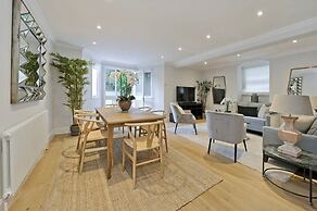 Large 2 Bedroom Kensington Garden Flat