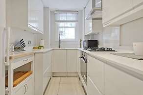Large 2 Bedroom Kensington Garden Flat