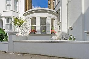 Large 2 Bedroom Kensington Garden Flat