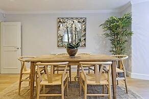 Large 2 Bedroom Kensington Garden Flat