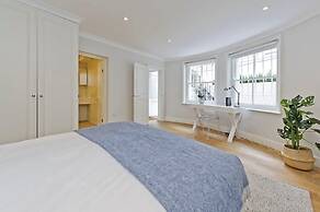 Large 2 Bedroom Kensington Garden Flat