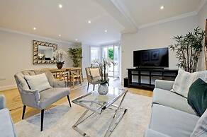 Large 2 Bedroom Kensington Garden Flat