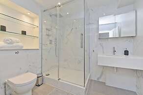 Large 2 Bedroom Kensington Garden Flat