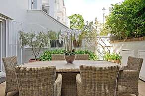Large 2 Bedroom Kensington Garden Flat