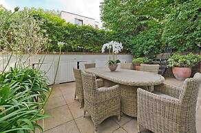Large 2 Bedroom Kensington Garden Flat