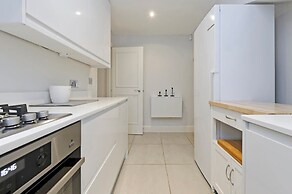 Large 2 Bedroom Kensington Garden Flat