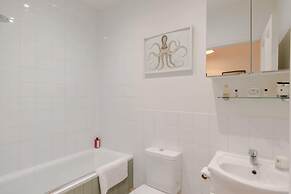 Traditional 2 Bed Apartment, Notting Hill