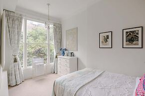Traditional 2 Bed Apartment, Notting Hill