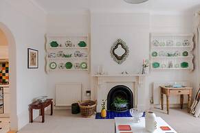 Traditional 2 Bed Apartment, Notting Hill