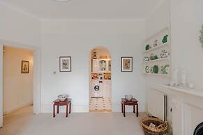 Traditional 2 Bed Apartment, Notting Hill