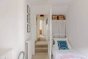 Traditional 2 Bed Apartment, Notting Hill