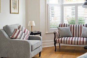 Spacious 4 Bed House, Battersea