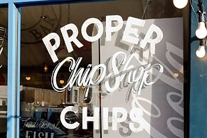 Spacious 4 Bed House, Battersea