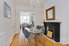 Spacious 4 Bed House, Battersea