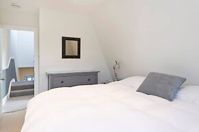 Spacious 4 Bed House, Battersea