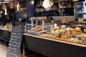 Spacious 4 Bed House, Battersea