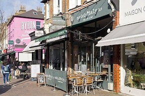 Spacious 4 Bed House, Battersea