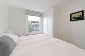 Spacious 4 Bed House, Battersea