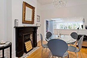 Spacious 4 Bed House, Battersea