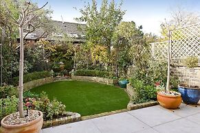 Spacious 4 Bed House, Battersea