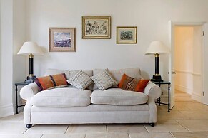 Cute 2-bed Chelsea Apartment