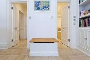 Cute 2-bed Chelsea Apartment